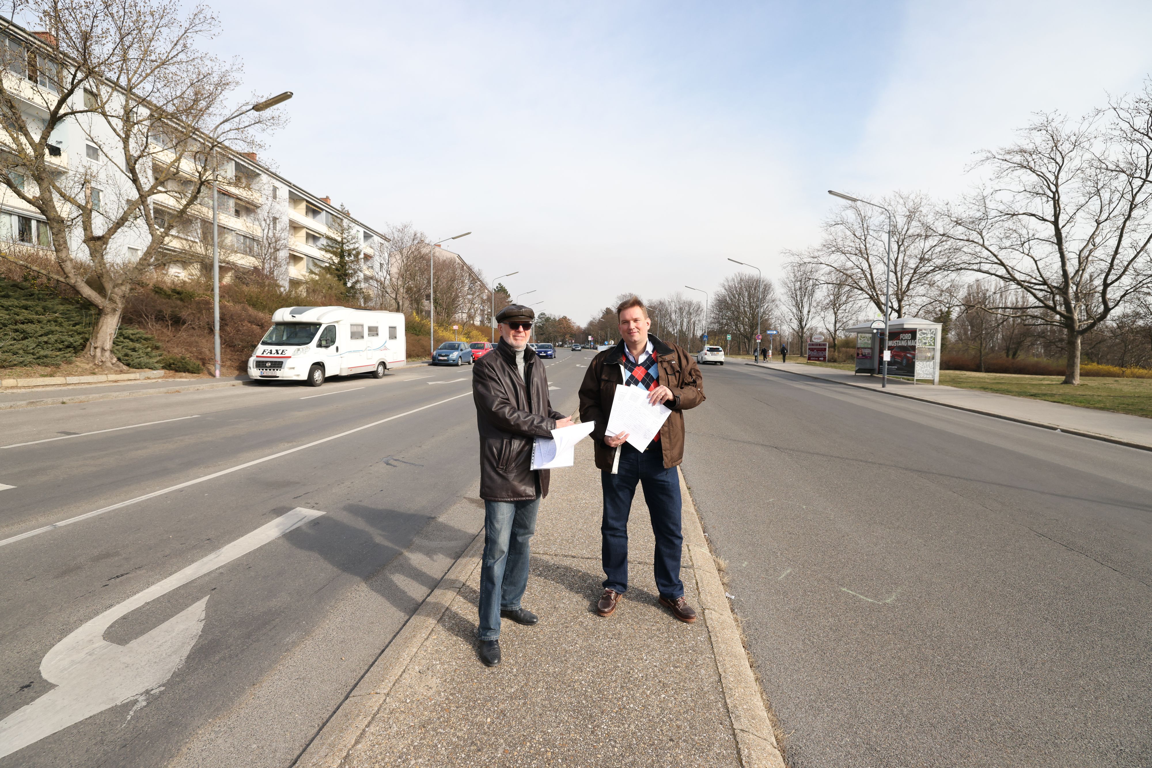 Die beiden Bürgerinitiativen-Gründer Herbert Grohe und Hubert Bauer in Wien-Favoriten.