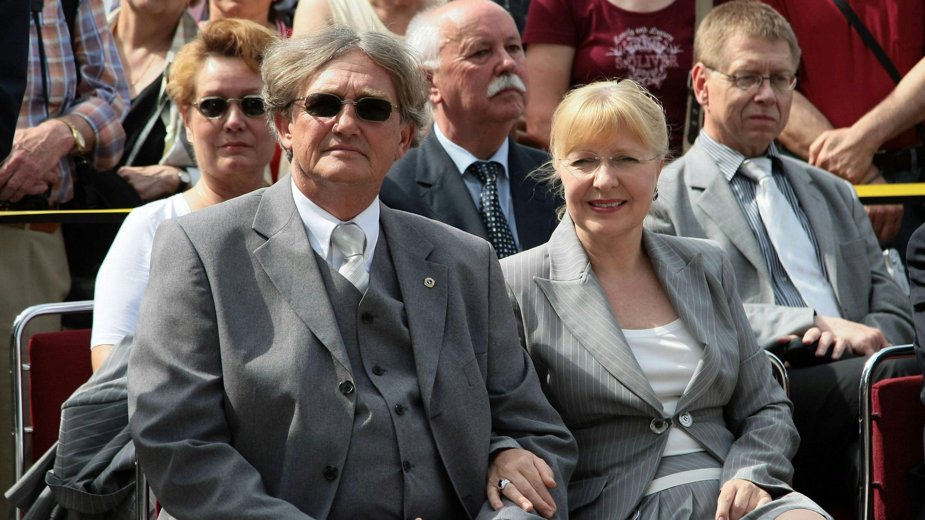 Bildnummer: 52566498  Datum: 29.05.2008  Copyright: imago/STAR-MEDIA Prinz Rüdiger von Sachsen mit seiner Lebensgefährtin Sabine Renner  anlässlich der Einweihung des restaurierten Denkmals - Friedrich August des I. - der Gerechte - in Dresden, Personen , optimistisch; 2008, Dresden, Denkmal, Adel,; , quer, Kbdig, Gruppenbild,  , People o0 Frau  Bildnummer 52566498 Date 29 05 2008 Copyright Imago Star Media Prinz Rüdiger from Saxony with his Life companion Sabine Renner during the Inauguration the restored Monument Friedrich August the I the fair in Dresden People optimistic 2008 Dresden Monument Adel horizontal Kbdig Group photo Celebrities o0 Woman 