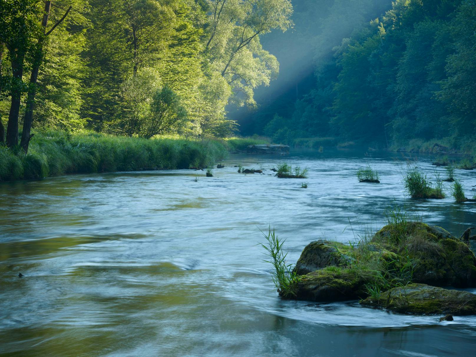 Der Kamp in Niederösterreich ist mit einer Länge von 153 Kilometern der längste Fluss des Waldviertels.