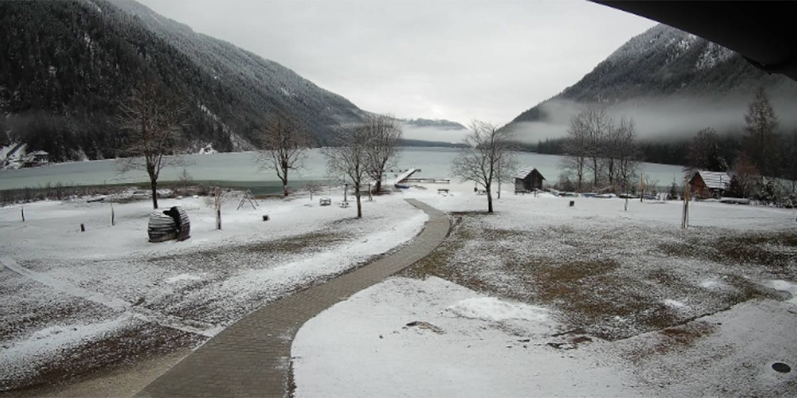 Bereits Donnerstag gab es wie hier im Raum Hermagor Schnee bis ins Flachland. Nun kommt er in ganz Österreich.