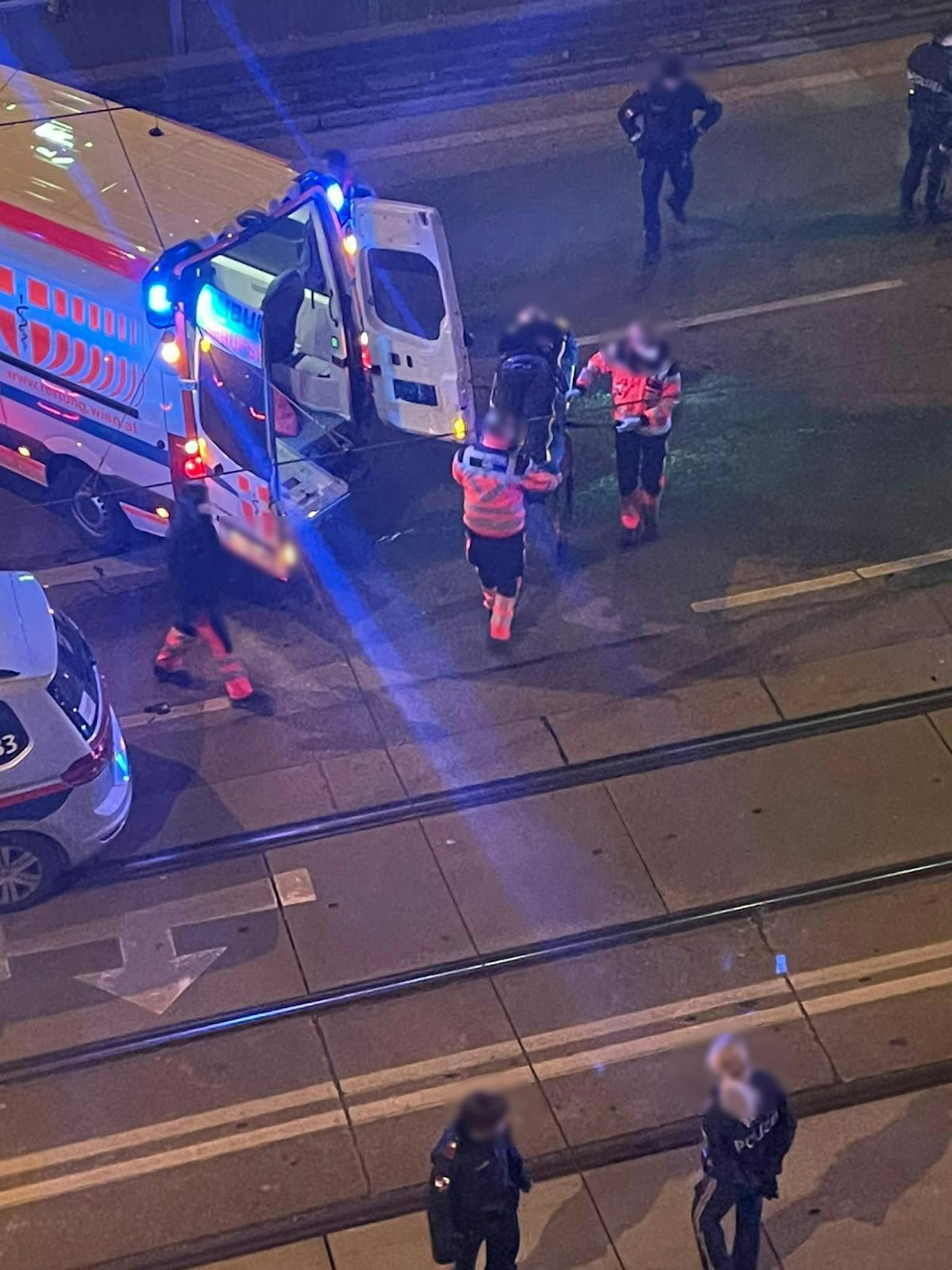Ein Fahrzeug landete in Wien-Alsergrund in der Leitplanke.
