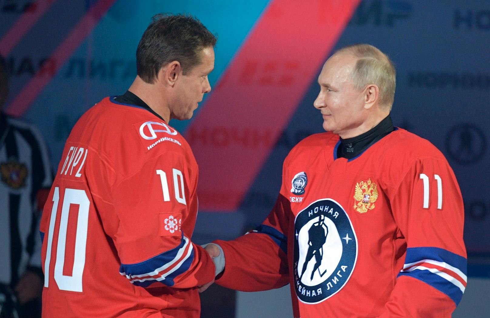 Putin beim Handshake mit Eis-Legende Pavel Bure 2021. Die beiden kennen sich seit Jahrzehnten.