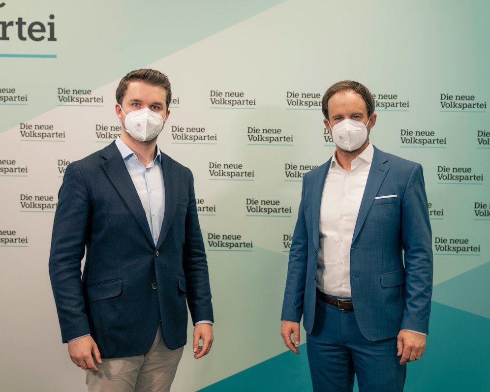 Bildungssprecher Harald Zierfuß (l.) und Klubchef Markus Wölbitsch (beide ÖVP Wien) legen einen 10-Punkte-Plan gegen den 