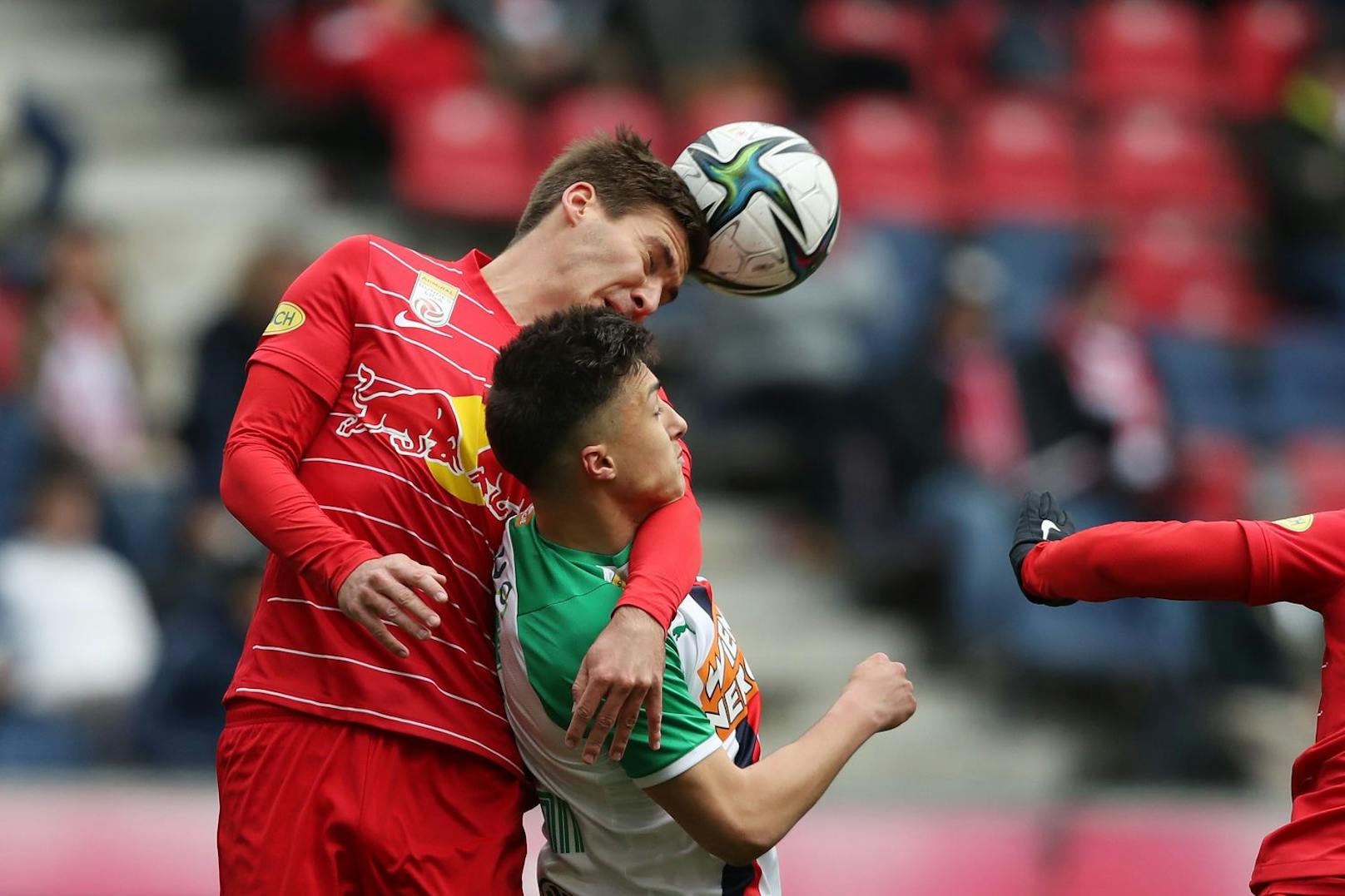 Salzburg schlägt Rapid im Topspiel der 25. Bundesliga-Runde mit 2:1. Die Entscheidung fällt in letzter Sekunde. 
