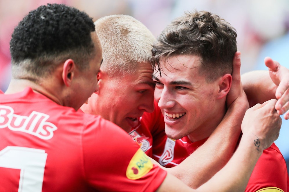 Luka Sucic wurde von Rapid-Anhänger mit Bier überschüttet.