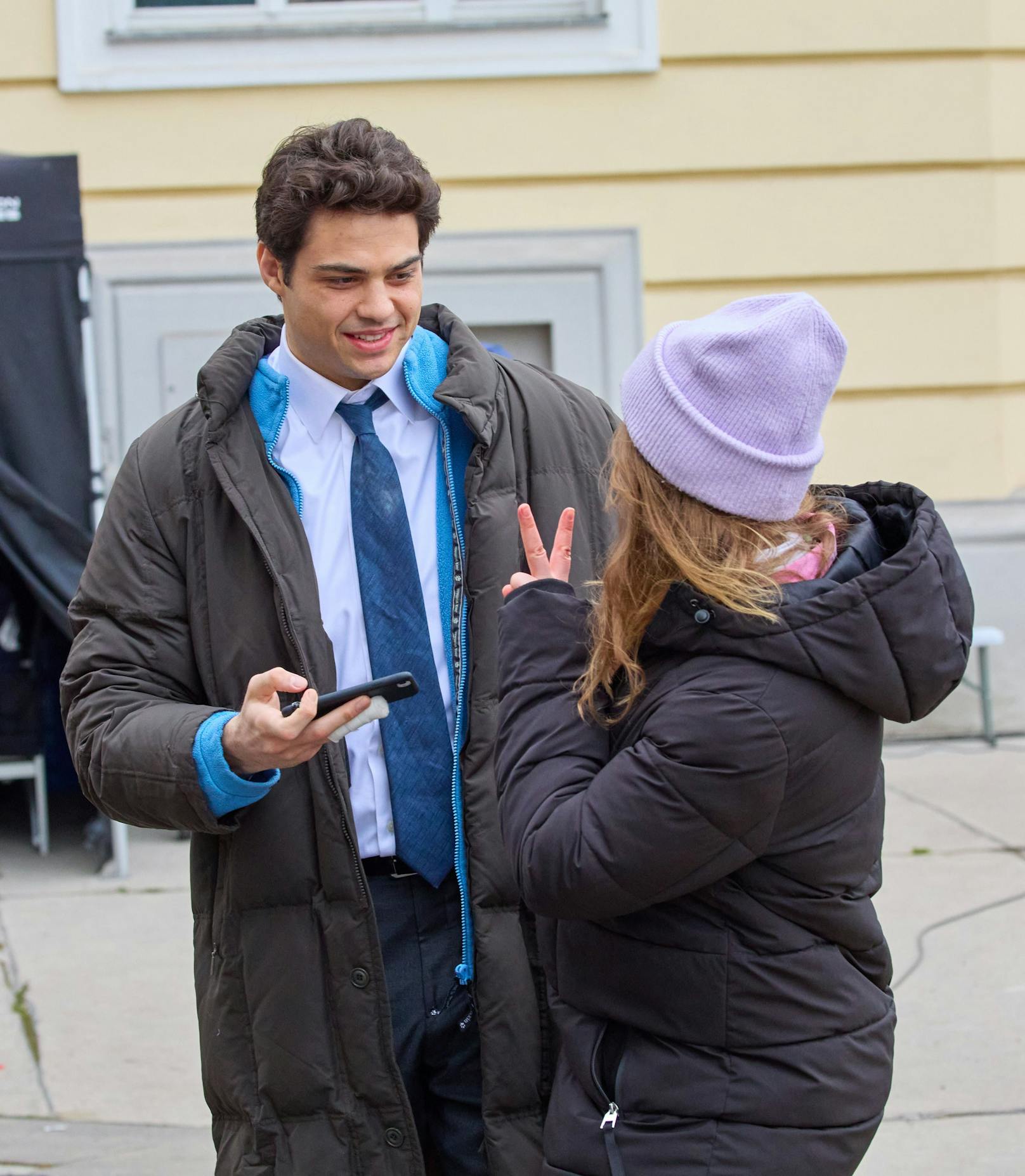  Nachdem vor eineinhalb Monaten Chris Hemsworth in Wien drehte ist jetzt Noah Centineo dran.