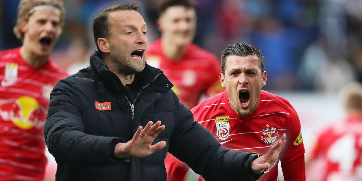 Ferdinand Feldhofer muss sich mit Rapid wegen eines Last-Minute-Tores von Zlatko Junuzovic Salzburg geschlagen geben.
