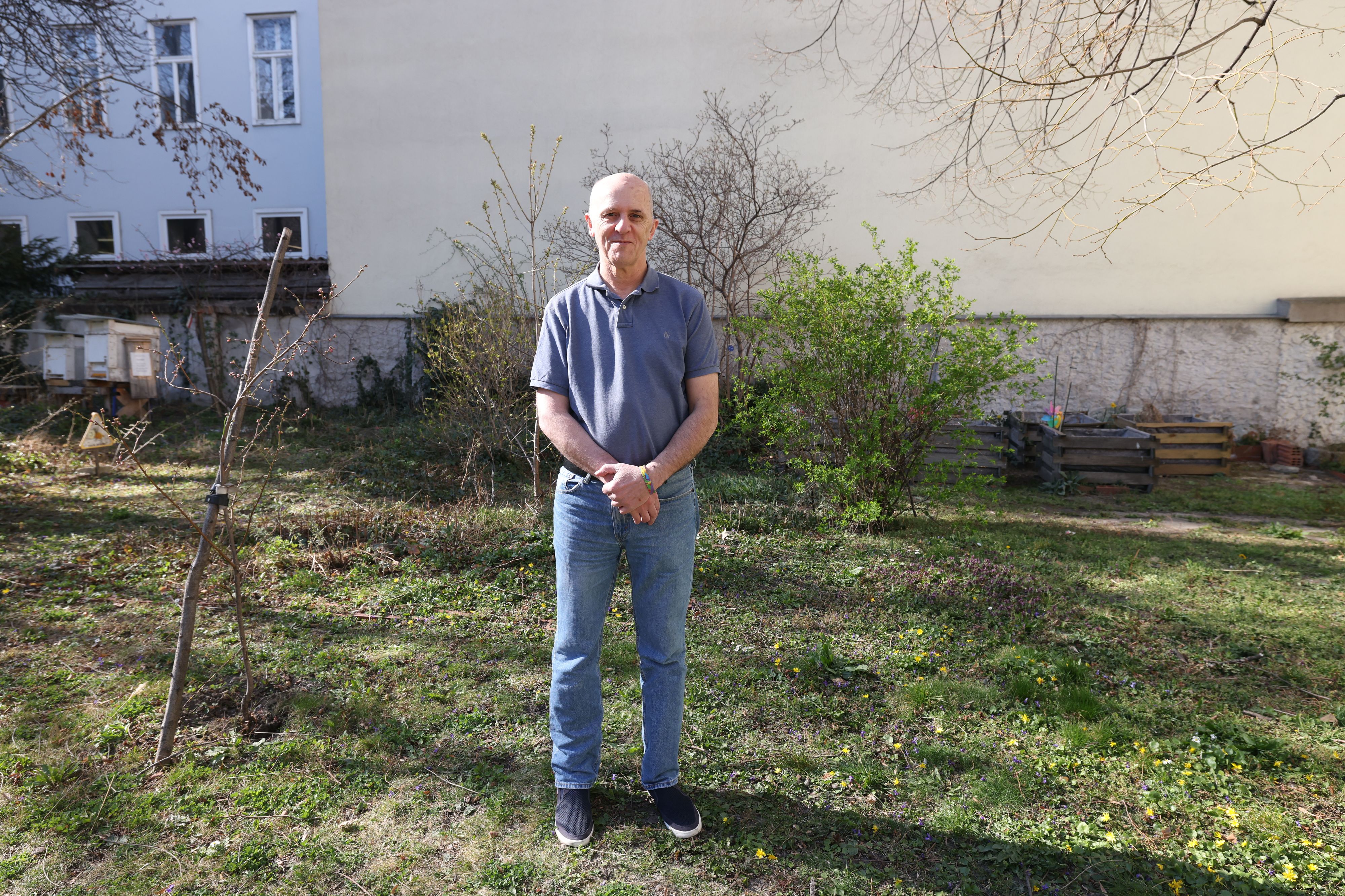 Tim (59) erlitt vor 21 Jahren einen Schlaganfall. Nach drei Monaten im Koma folgte die Diagnose Aphasie. Heute kann er wieder sprechen und ermutigt andere: Gebt nicht auf!