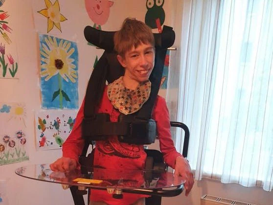 Marvin (17) aus Wien freut sich über Unterstützung.