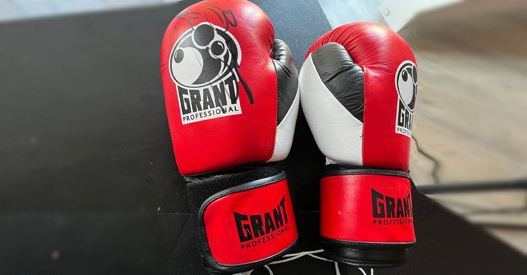 Das sind die legendären Handschuhe von Vitali Klitschko, die noch zu haben sind.