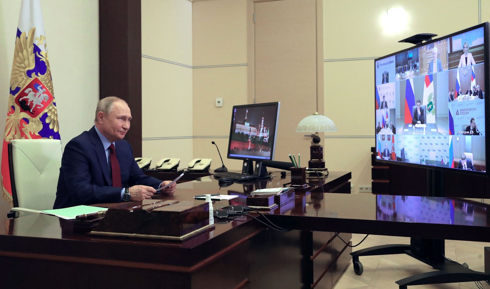 Der russische Präsident Wladimir Putin setzt auch in der internen Kommunikation ganz auf Social Distancing.&nbsp;