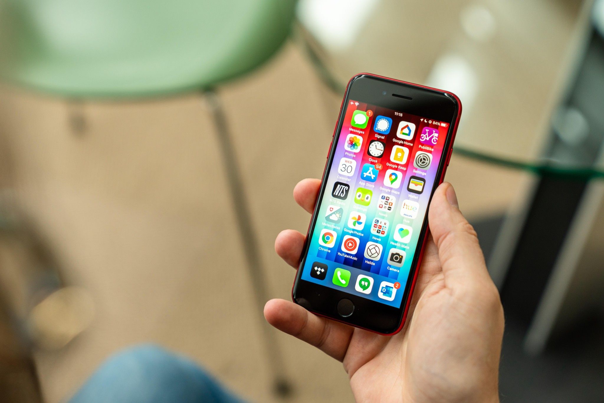 Fette Display-Ränder, Home-Button und handliches Format: Viele Nutzer suchen wohl genau nach so einem Handy.