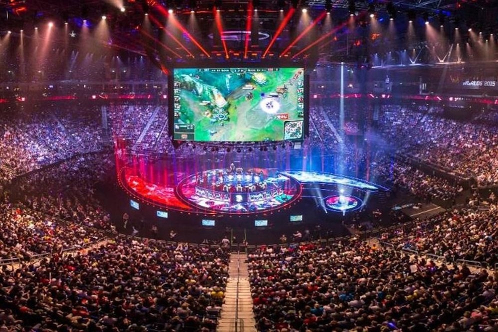 Saudiarabien investiert massiv in den E-Sport und kauft die halbe Industrie auf. Man möchte über E-Sport ein positives Bild von Saudiarabien vermitteln. Man redet hier vom Sportwashing.