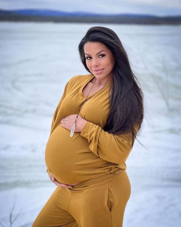 Ex-"DSDS"-Jurorin Fernanda Brandao zeigt ihren Babybauch.