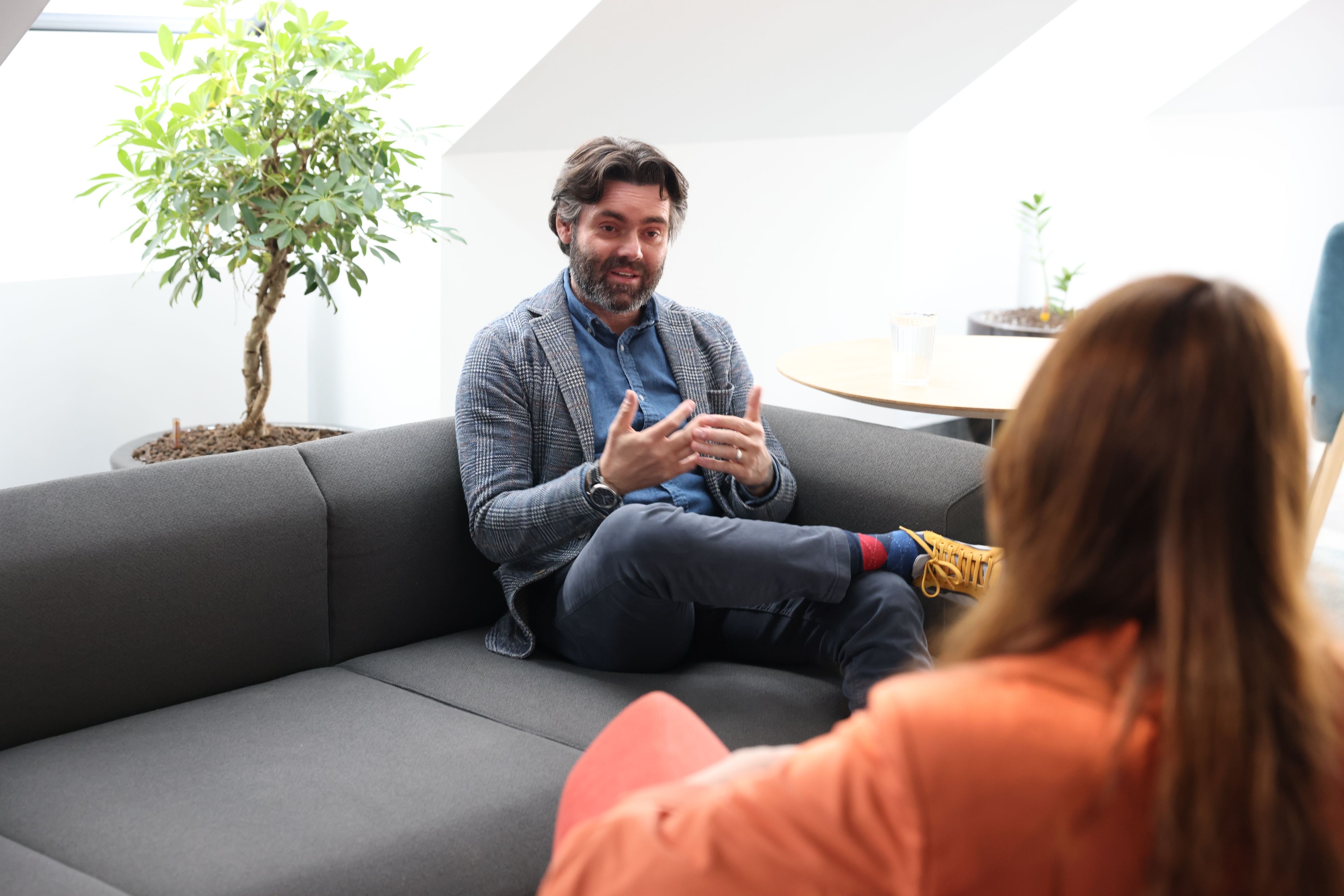 Alexander Egger im Gespräch mit Amra Durić (<em>"Heute"</em>).