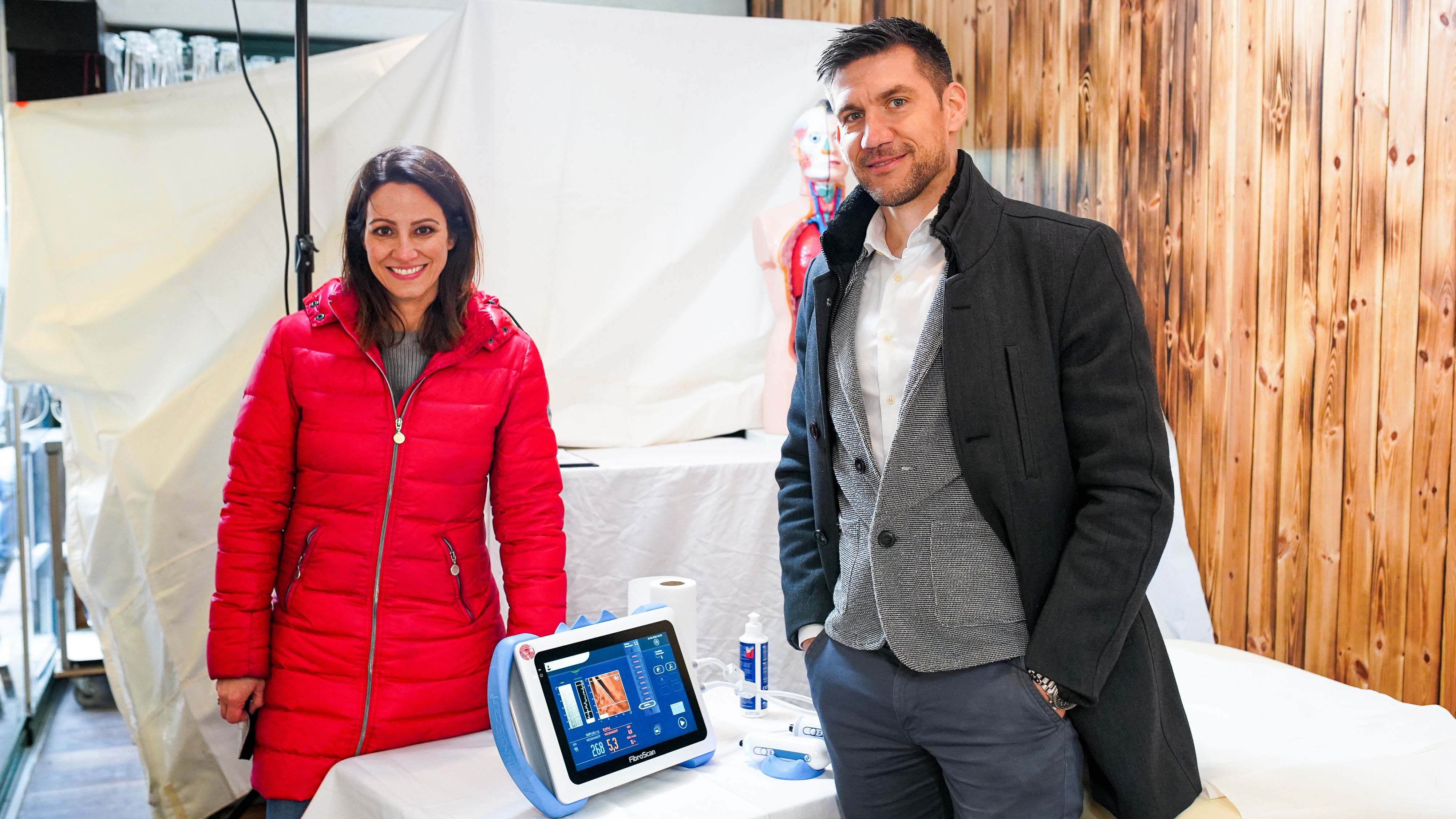 ORF-Moderatorin Lisa Gadenstätter und Leberspezialist Dr. Thomas Reiberger