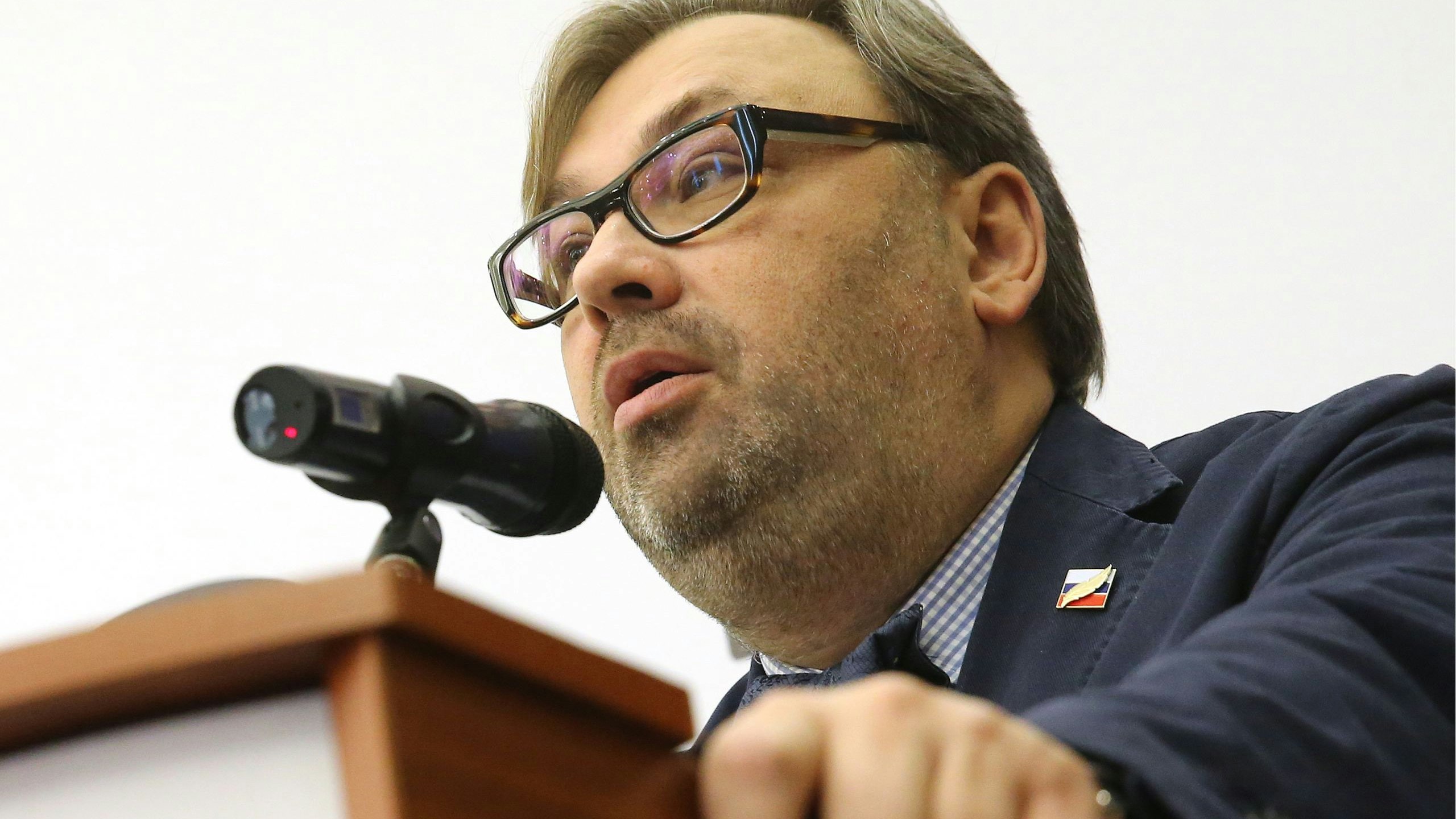 Der russische Journalist Timofei Sergeitsev bei einem Kongress 2017.