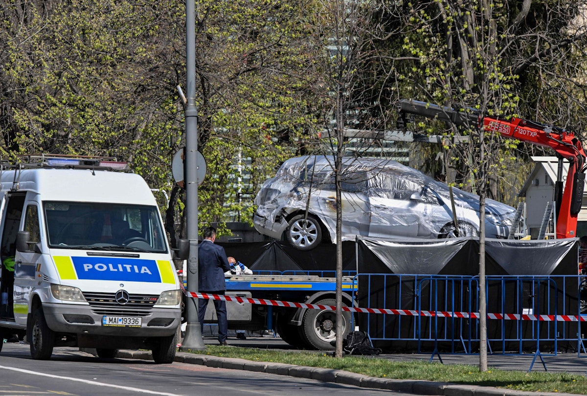 Pkw-Lenker rast in Tor der russischen Botschaft in Bukarest