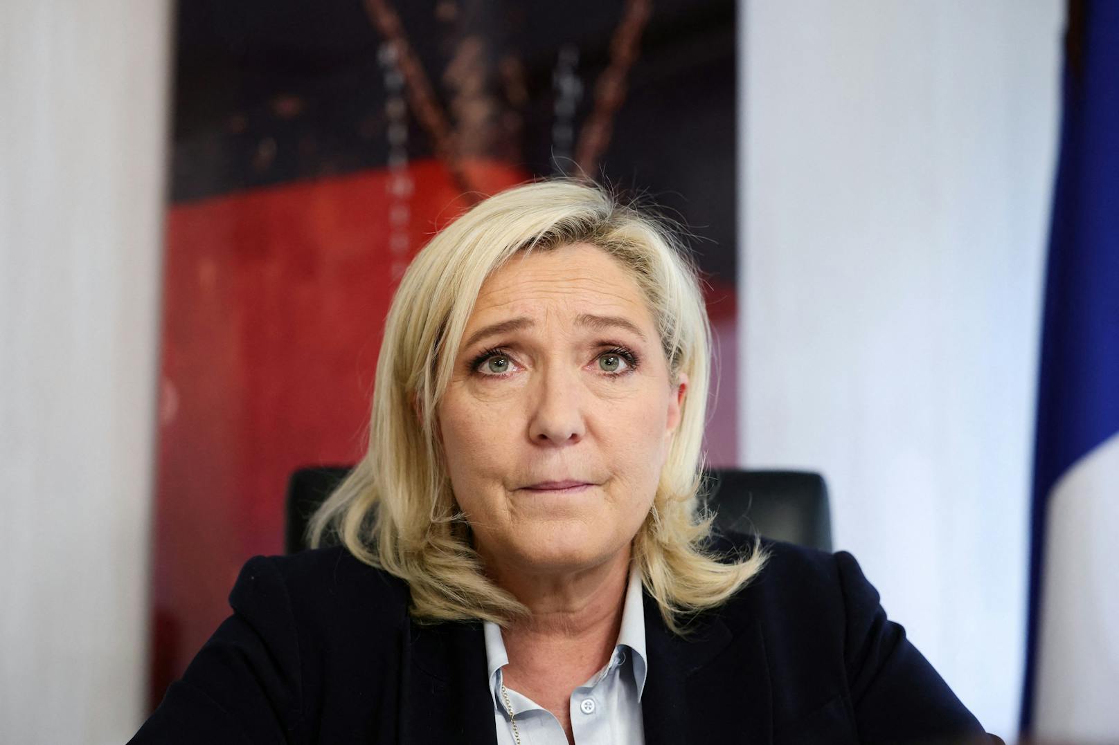 Die Rechtspopulistin Marine Le Pen liegt in Umfragen fast gleichauf mit Amtsinhaber Emmanuel Macron.
