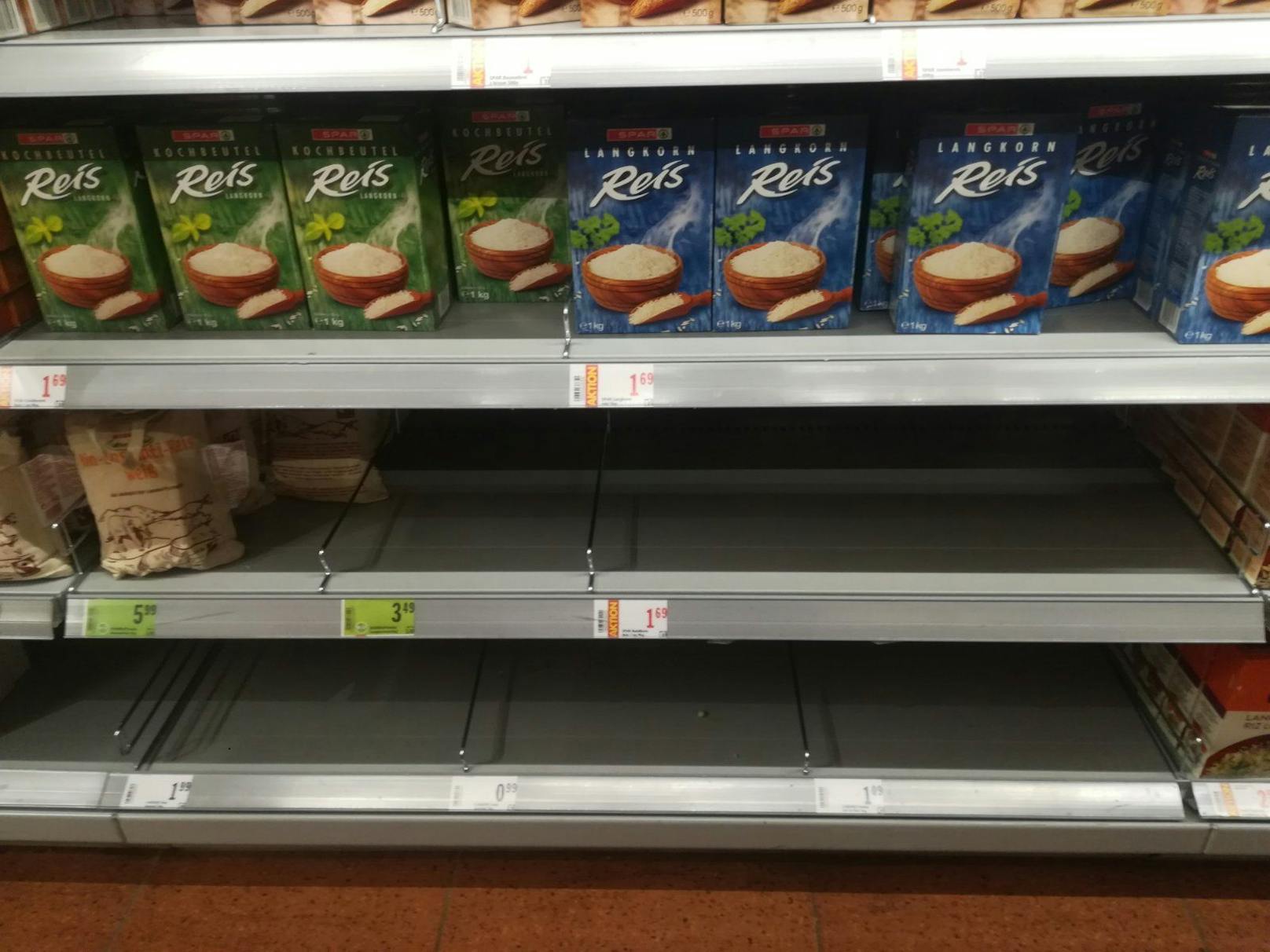 Reis und Nudeln – in dieser Supermarkt-Filiale Mangelware