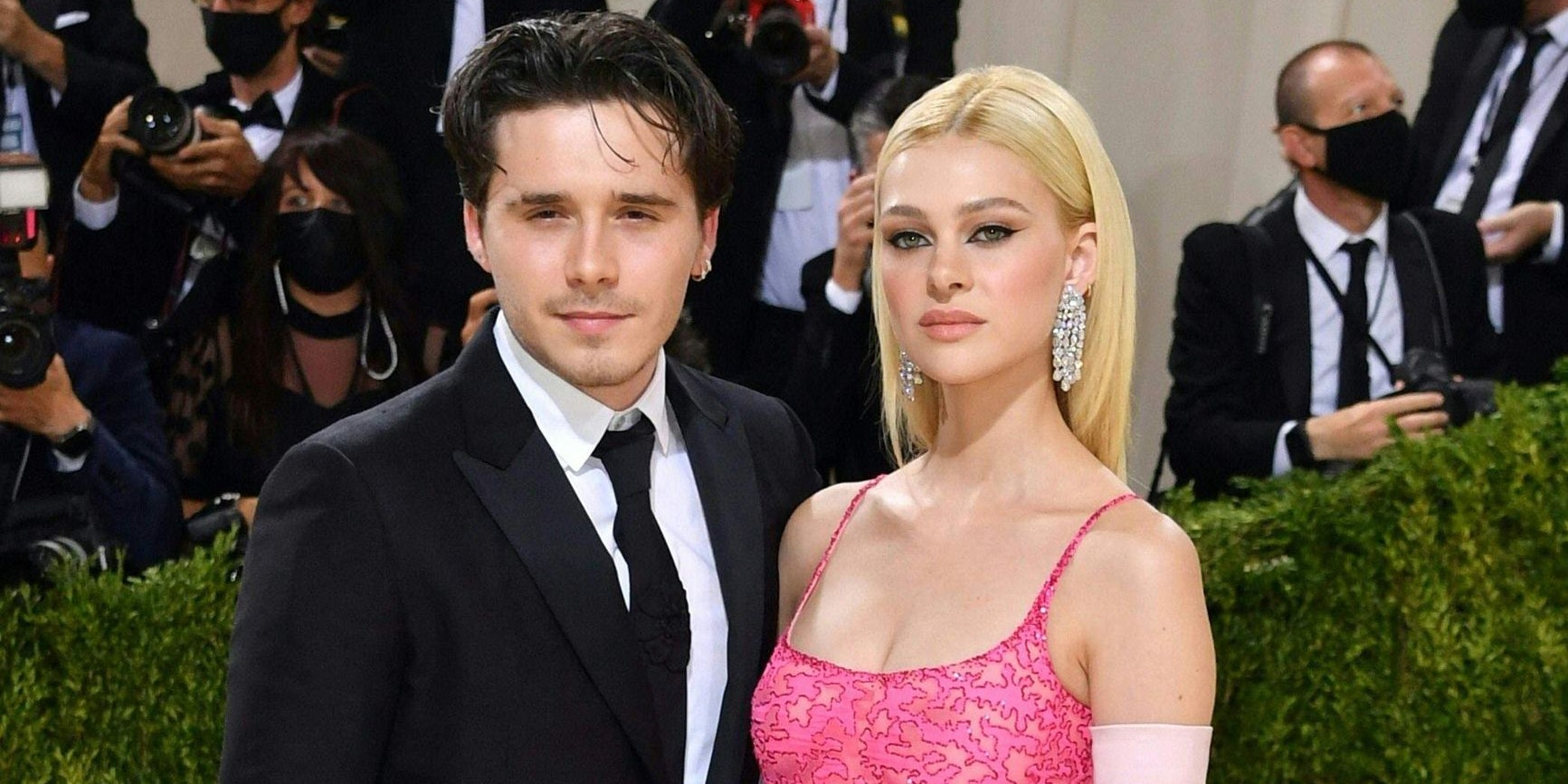 Ihre Hochzeit daheim kostet mehrere Millionen Dollar.