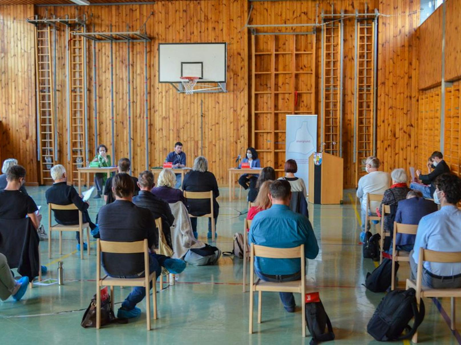 Grund für die Socken-Sitzung: die Generalsanierung der Volksschule Marktgasse.