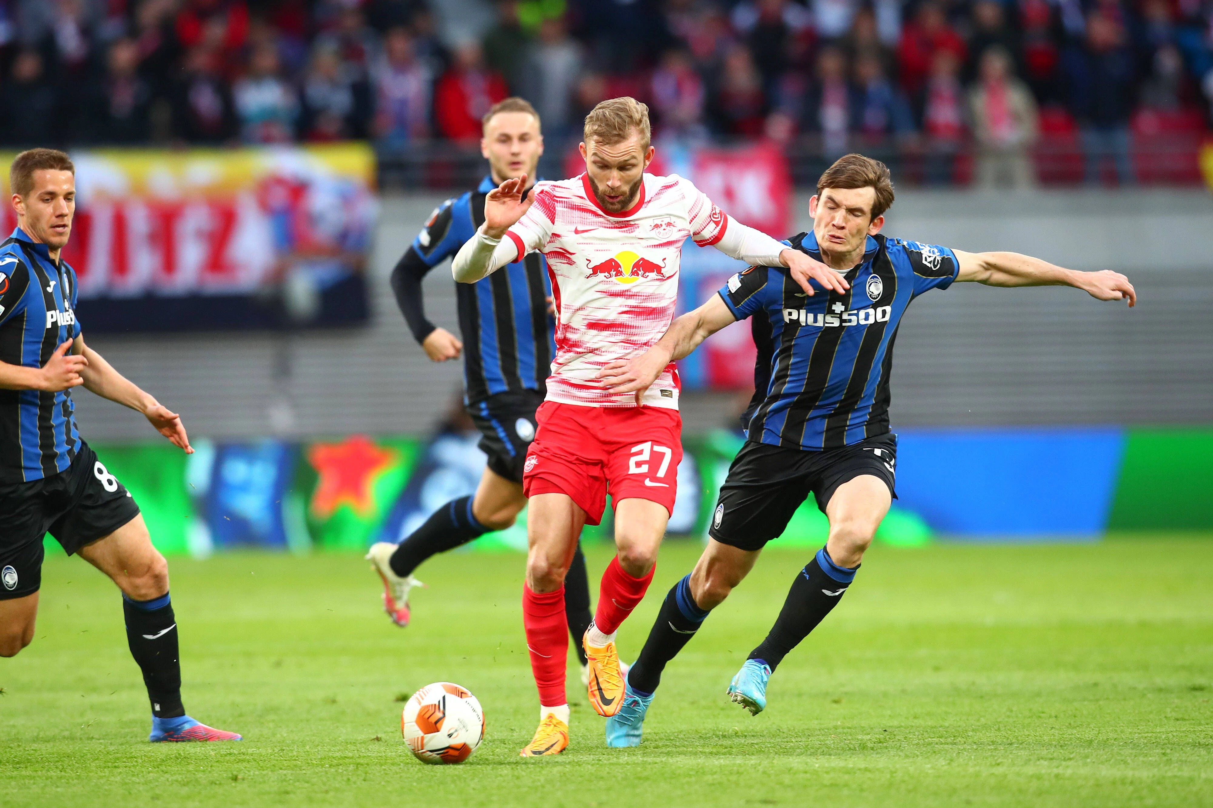 ÖFB-Legionär Konrad Laimer im Duell mit Atalanta Bergamo. 