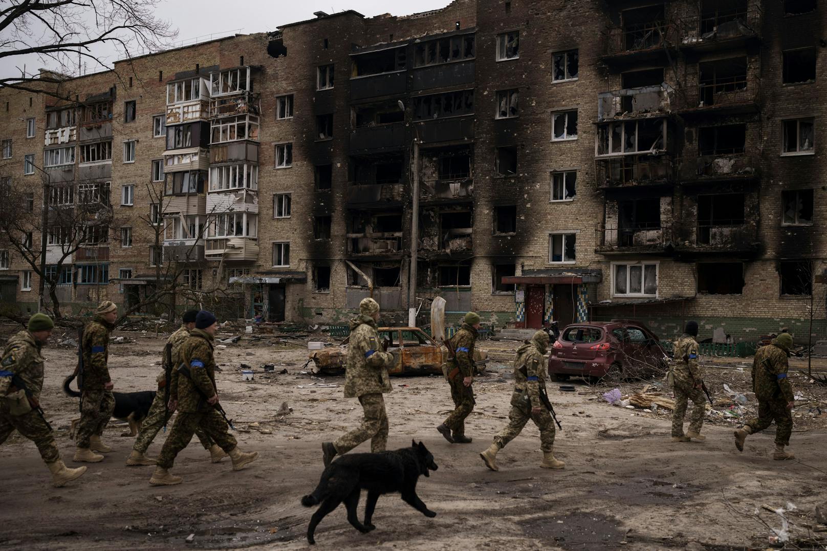 Nach wochenlanger russischer Besatzung konnten die Kiewer Vororte Butscha und Irpin Anfang April 2022 zurückerobert werden. Sie sind völlig zerstört.