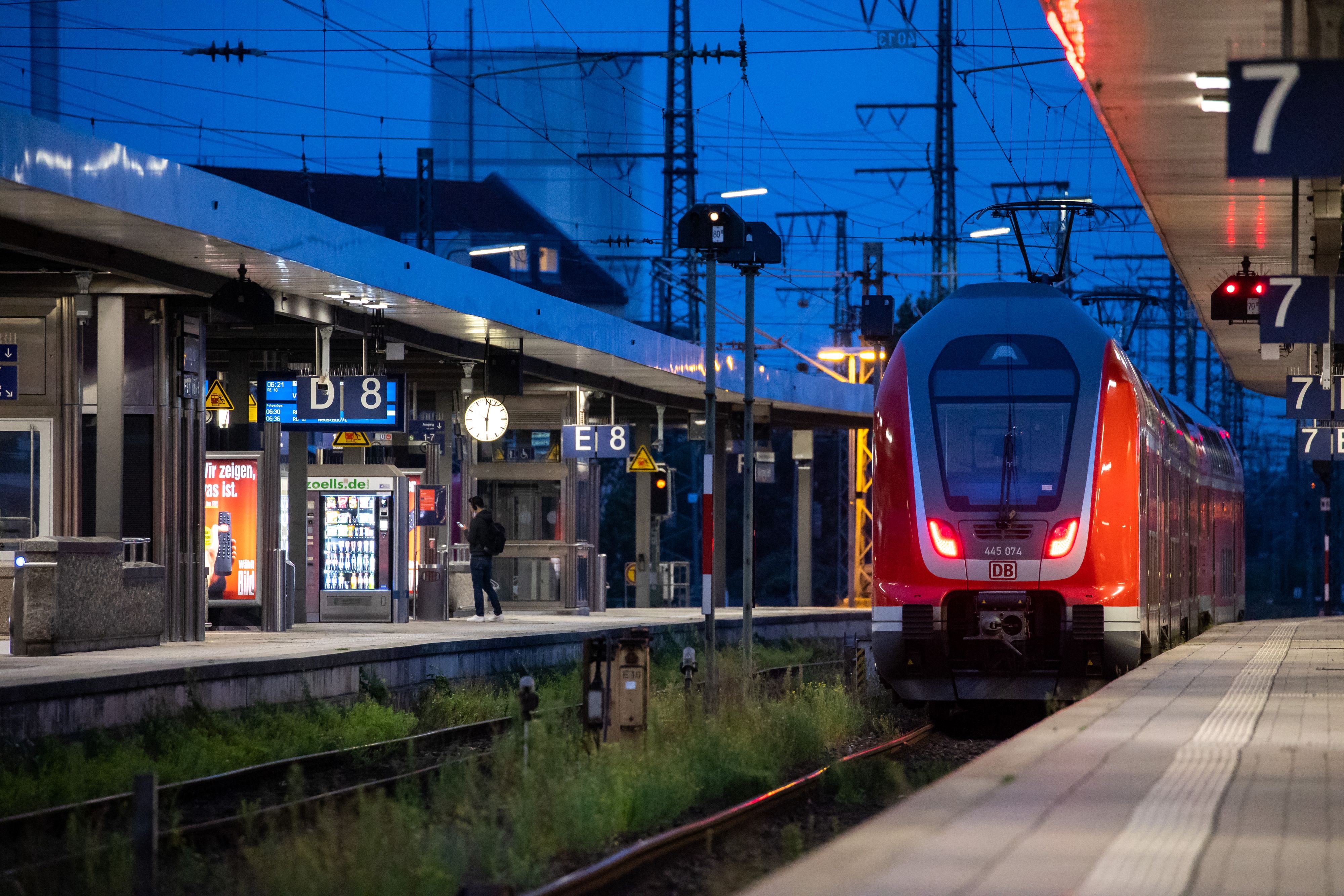 Ein Zug am Hauptbahnhof Nürnberg, Bayern. Archivbild.