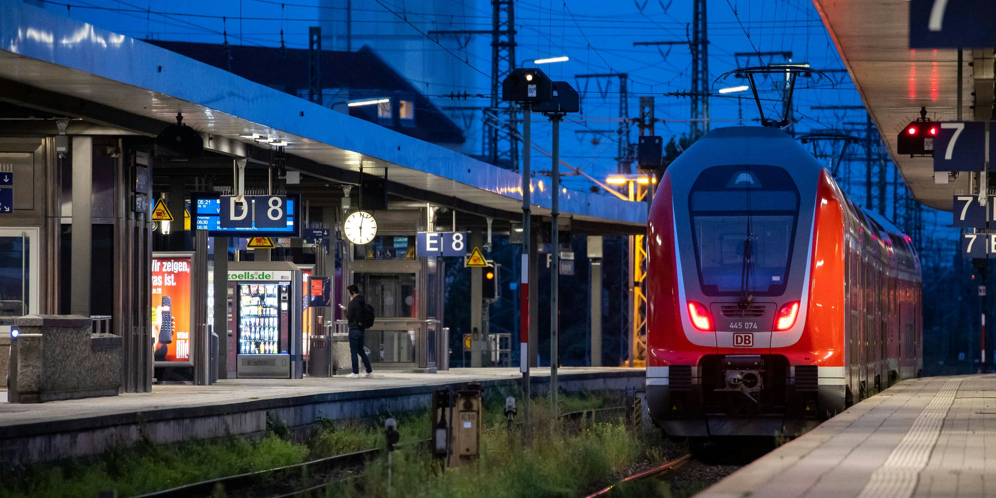 Ein Zug am Hauptbahnhof Nürnberg, Bayern. Archivbild.