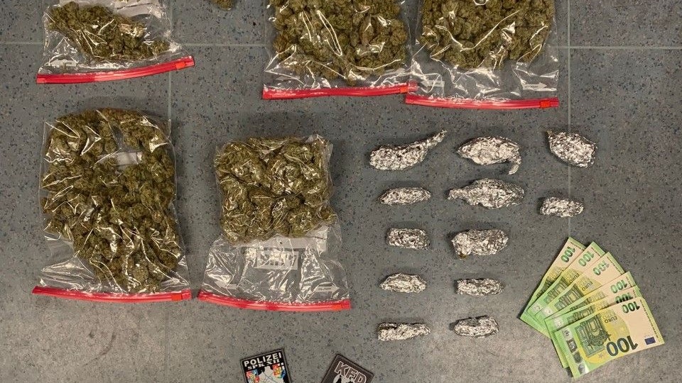 Die Polizei konnte in der Wohnung zahlreiche Beweise sicherstellen.