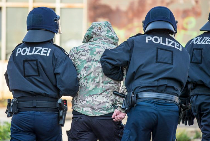 Staatsschutz und Beamte machten Hausdurchsuchungen