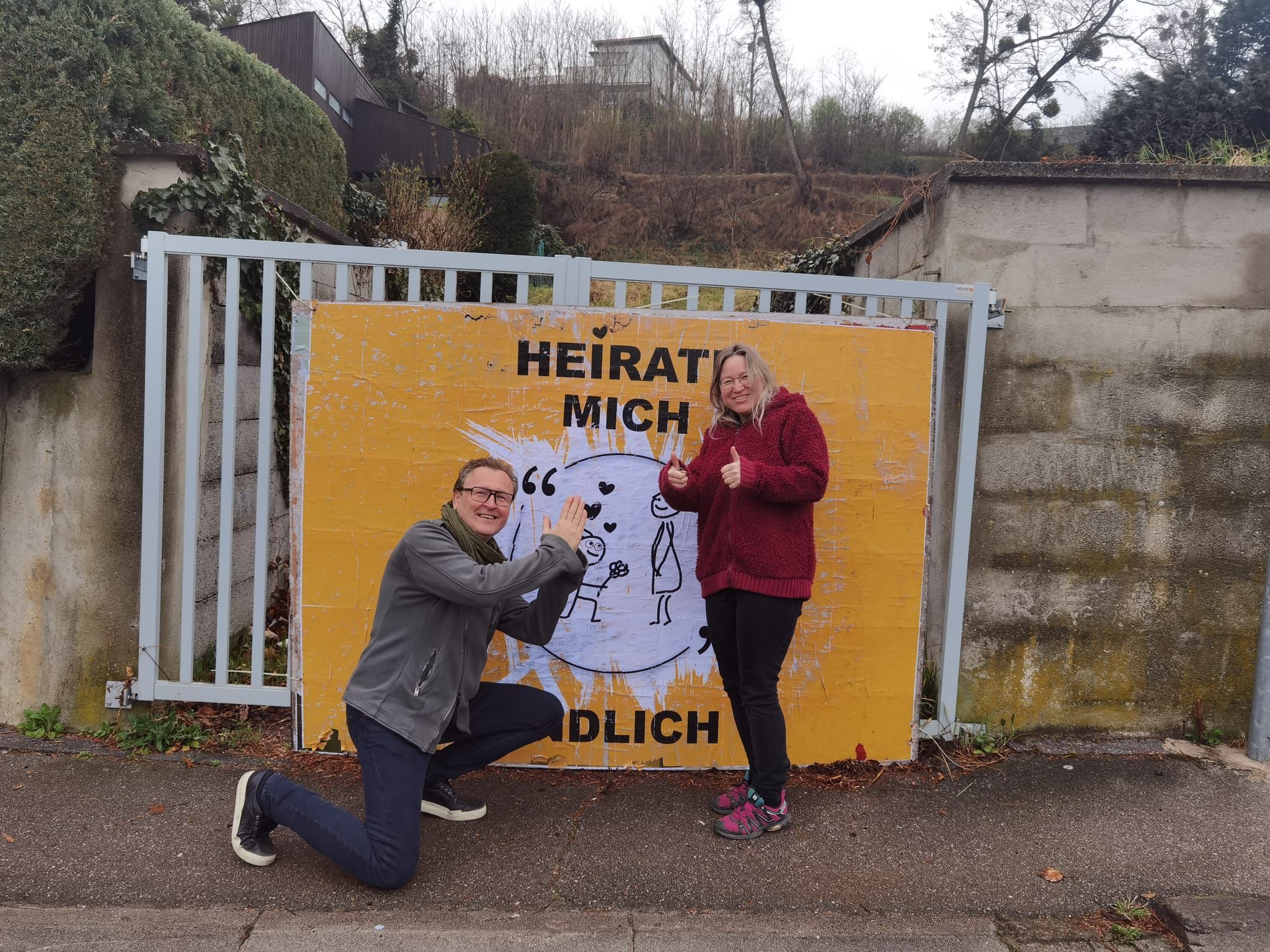 Nach 28 Jahren Liebe machte Jürgen Mauch seiner Frau Silvia Tiefenbacher einen Heiratsantrag. Sie sagte Ja.