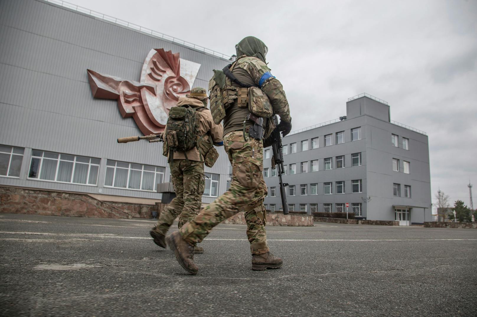 Ukrainische Soldaten kontrollieren wieder Tschernobyl. 5. April 2022