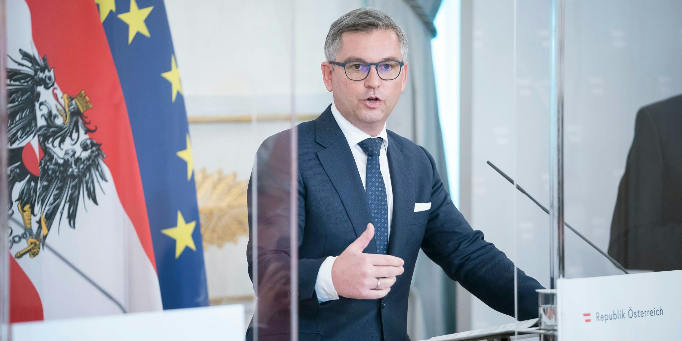 Die Mineralölsteuersenkung würde Diesel um acht, Benzin um 15 Cent billiger machen.