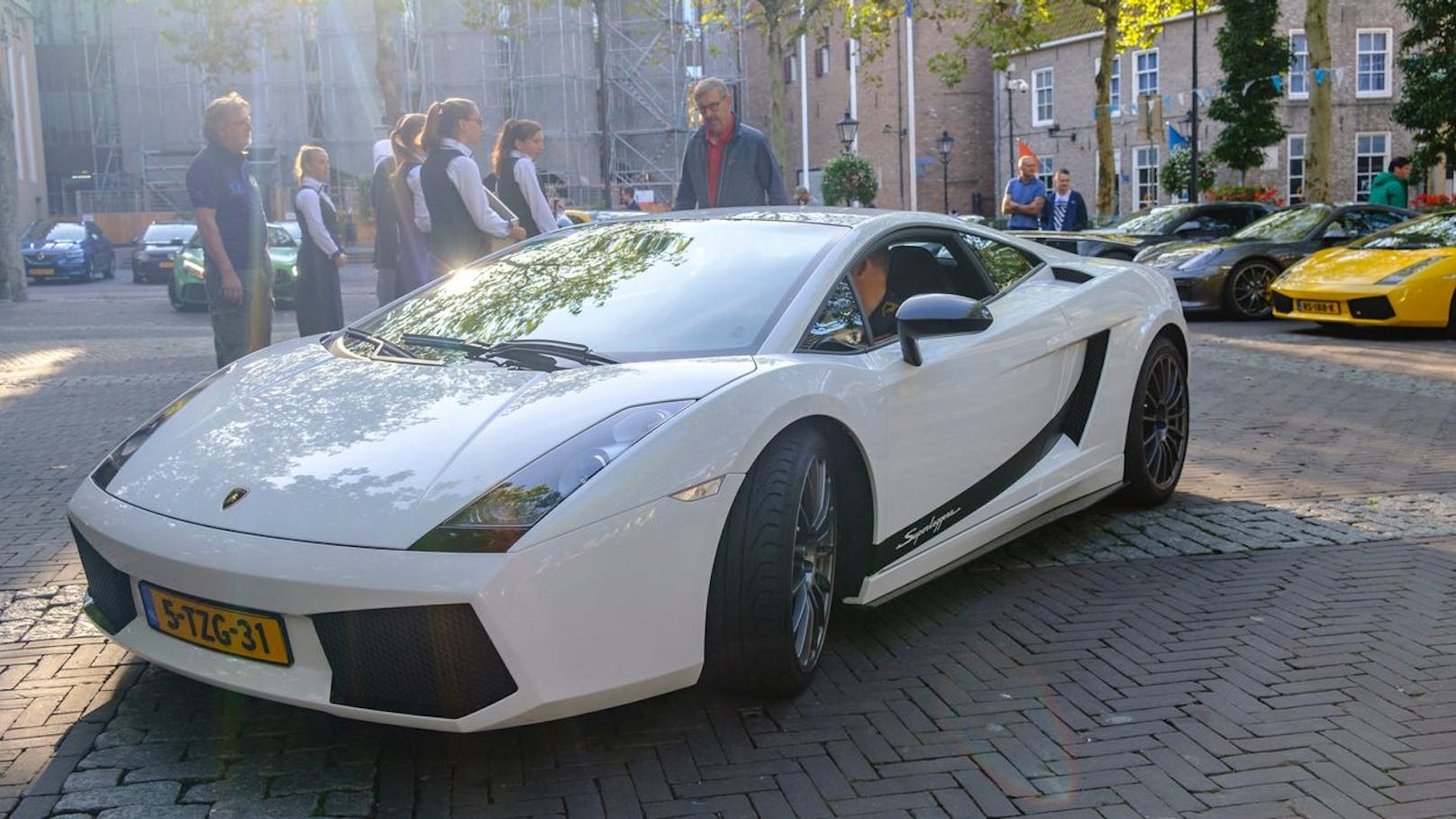 An dem Hochzeitskorso nahm auch ein Lamborghini teil.