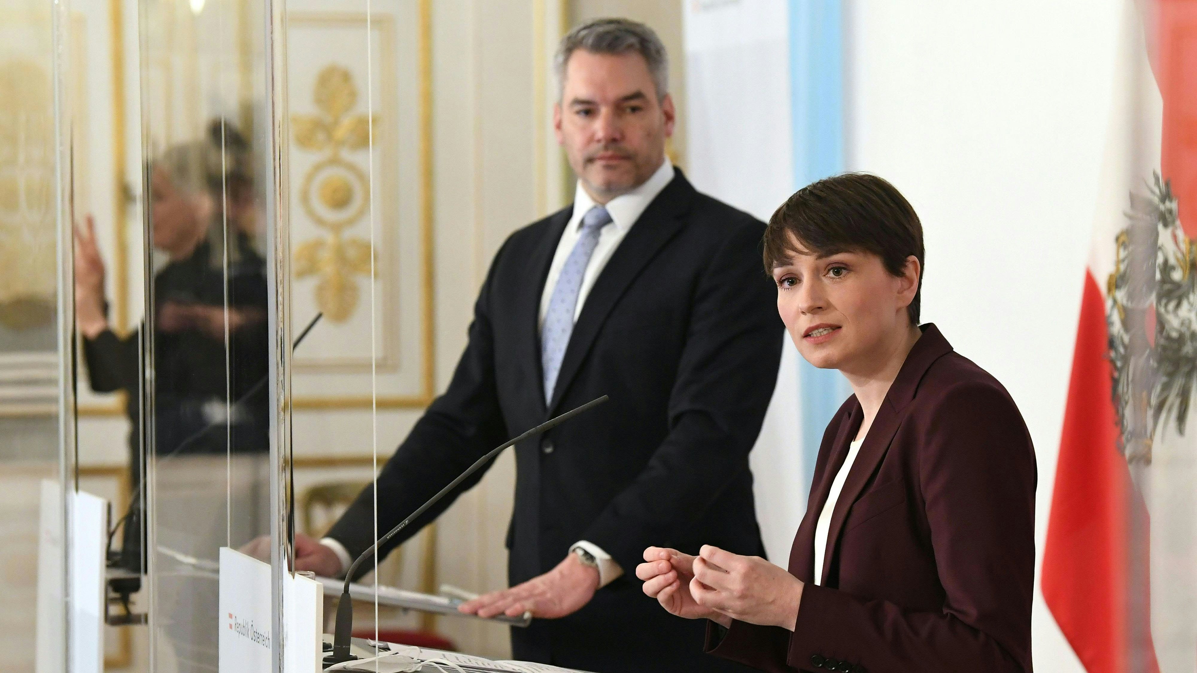 Die Grüne Klubobfrau <strong>Sigrid Maurer</strong> kritisiert Bundeskanzler <strong>Karl Nehammer</strong> und die ÖVP.