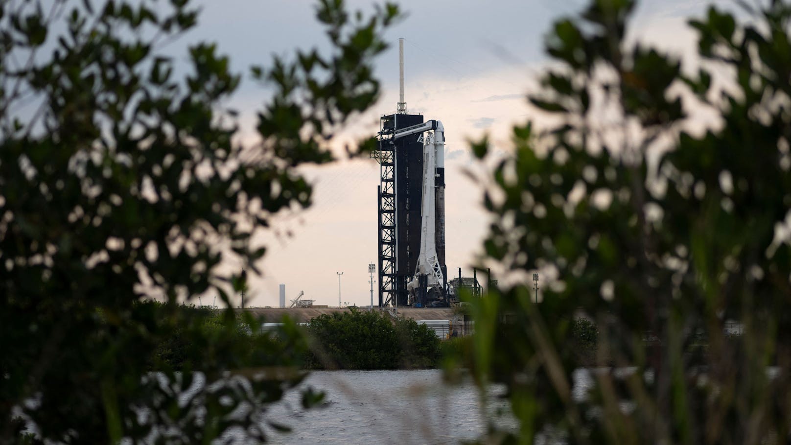 Ready for Takeoff:&nbsp;Am US-Weltraumbahnhof Cape Canaveral in Florida startet am Freitag der erste vollständig privat organisierte Flug zur Internationalen Raumstation ISS.