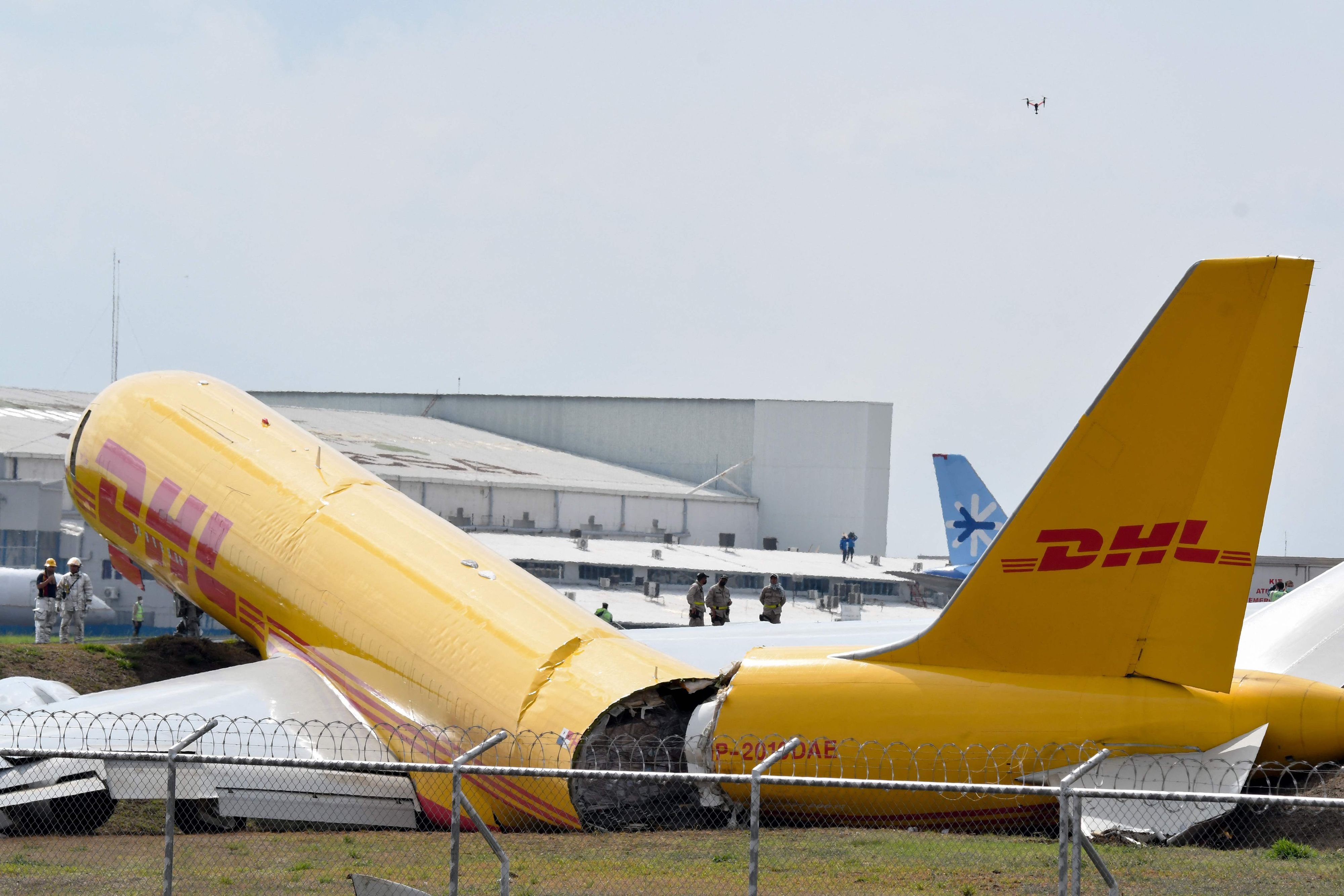 Notlandung am internationalen Flughafen von San José: Die DHL-Maschine wurde zweigeteilt.