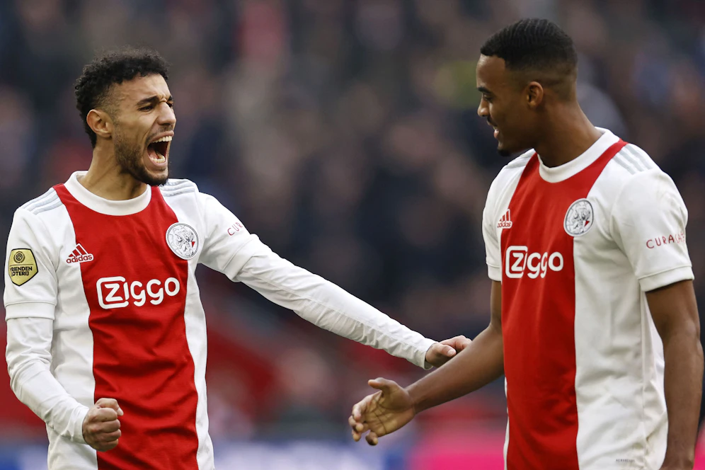 Noussair Mazraoui und Ryan Gravenberch verstärken die Bayern. 