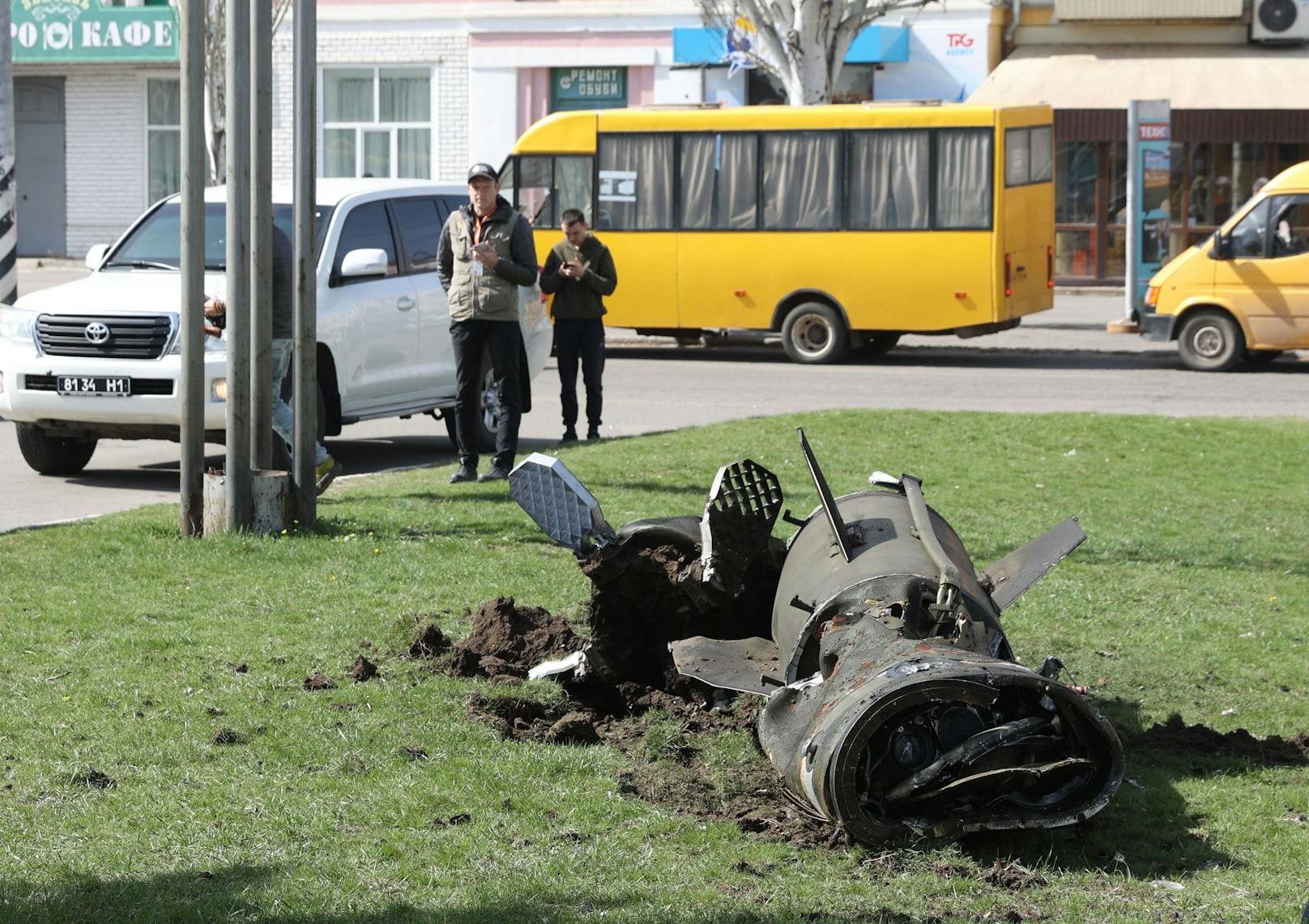 Auch Teile der Rakete waren am Freitag in Kramatorsk zu sehen.&nbsp;