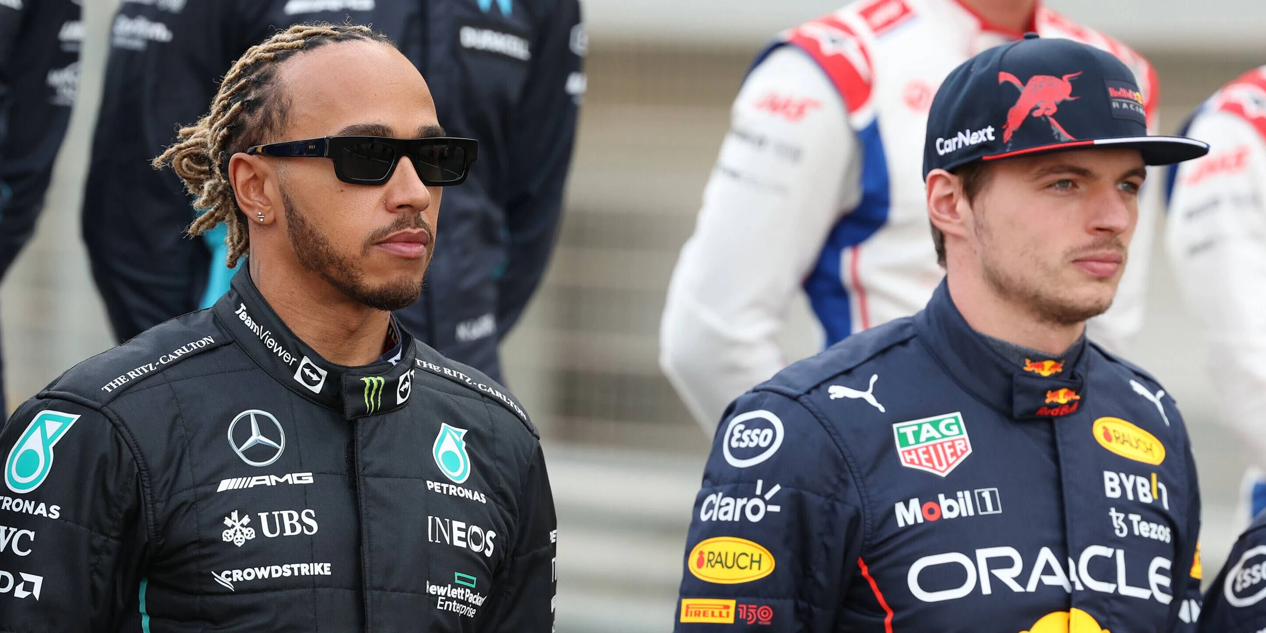 Lewis Hamilton scherzt mit Erz-Rivalen Max Verstappen