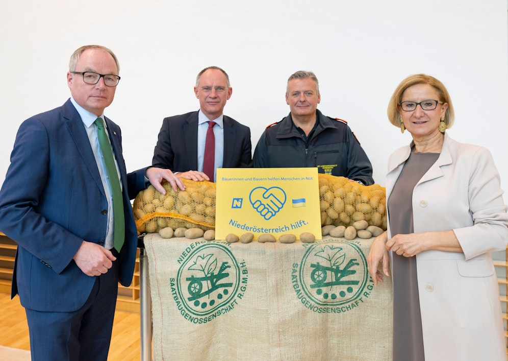 LH-Stellvertreter Stephan Pernkopf, Bundesminister Gerhard Karner, Landesfeuerwehrkommandant Dietmar Fahrafellner und Landeshauptfrau Johanna Mikl-Leitner.