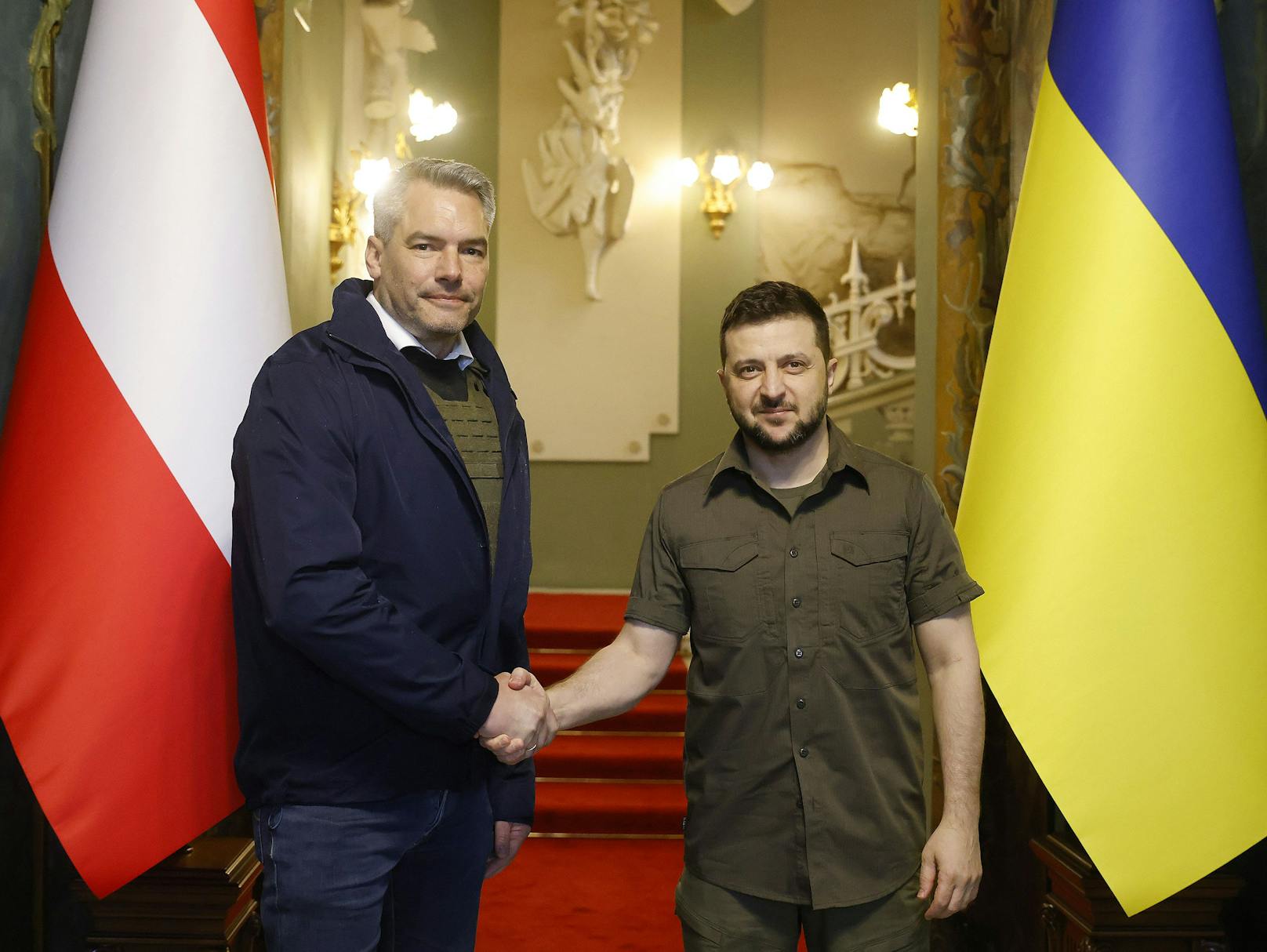 In der Hauptstadt Kiew sprach er mit dem ukrainischen Präsident Wolodimir Selenski.