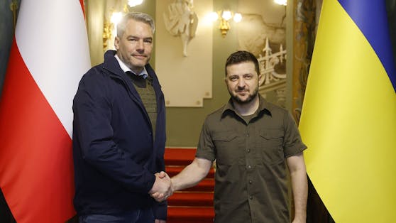 Österreichs Bundeskanzler Karl Nehammer traf in Kiew den ukrainischen Staatschef Wolodimir Selenski