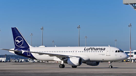 Lufthansa-Chef Carsten Spohr warnt wegen des Personalmangels an den Flughäfen vor weiteren Flugausfällen im Frühjahr und im Sommer.