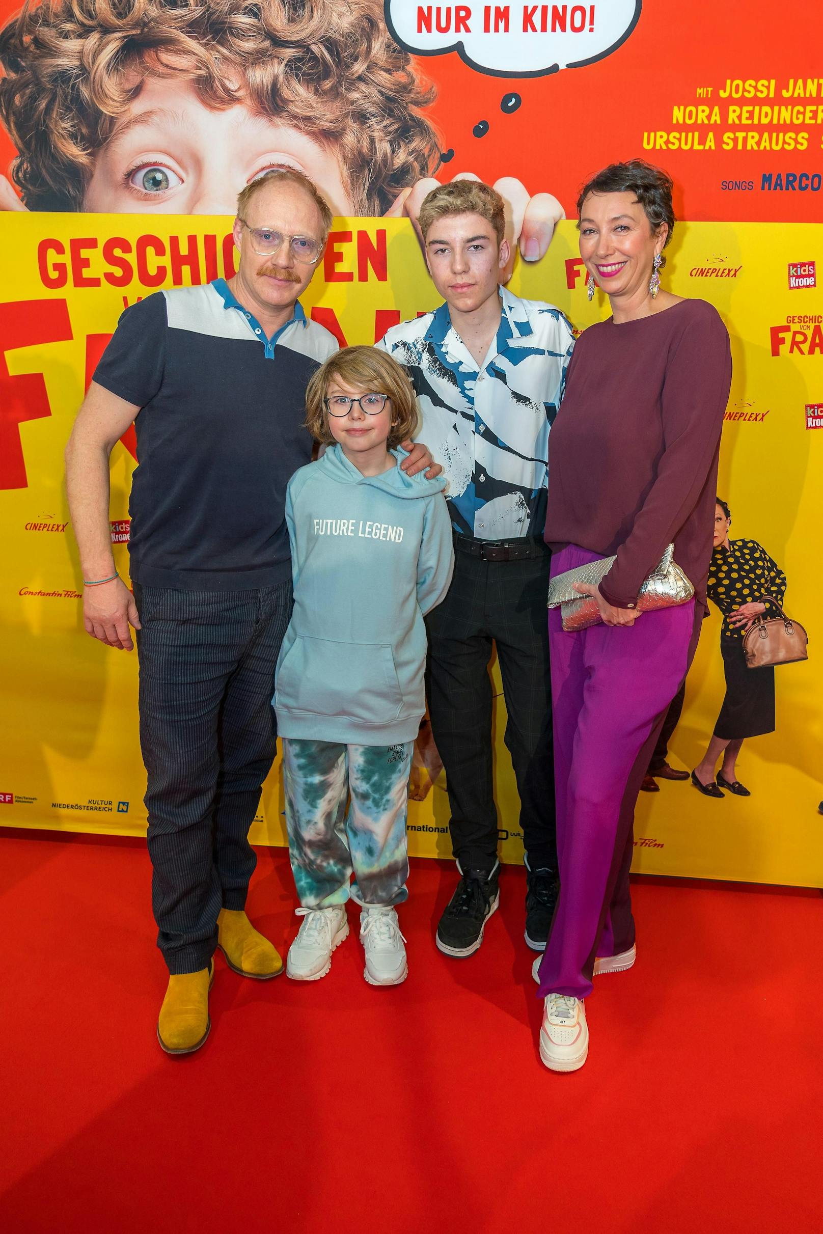 Die Familie Fröstl: Simon Schwarz, Jossi Jantschitsch,&nbsp;Laurenz Haider und Ursula Strauss