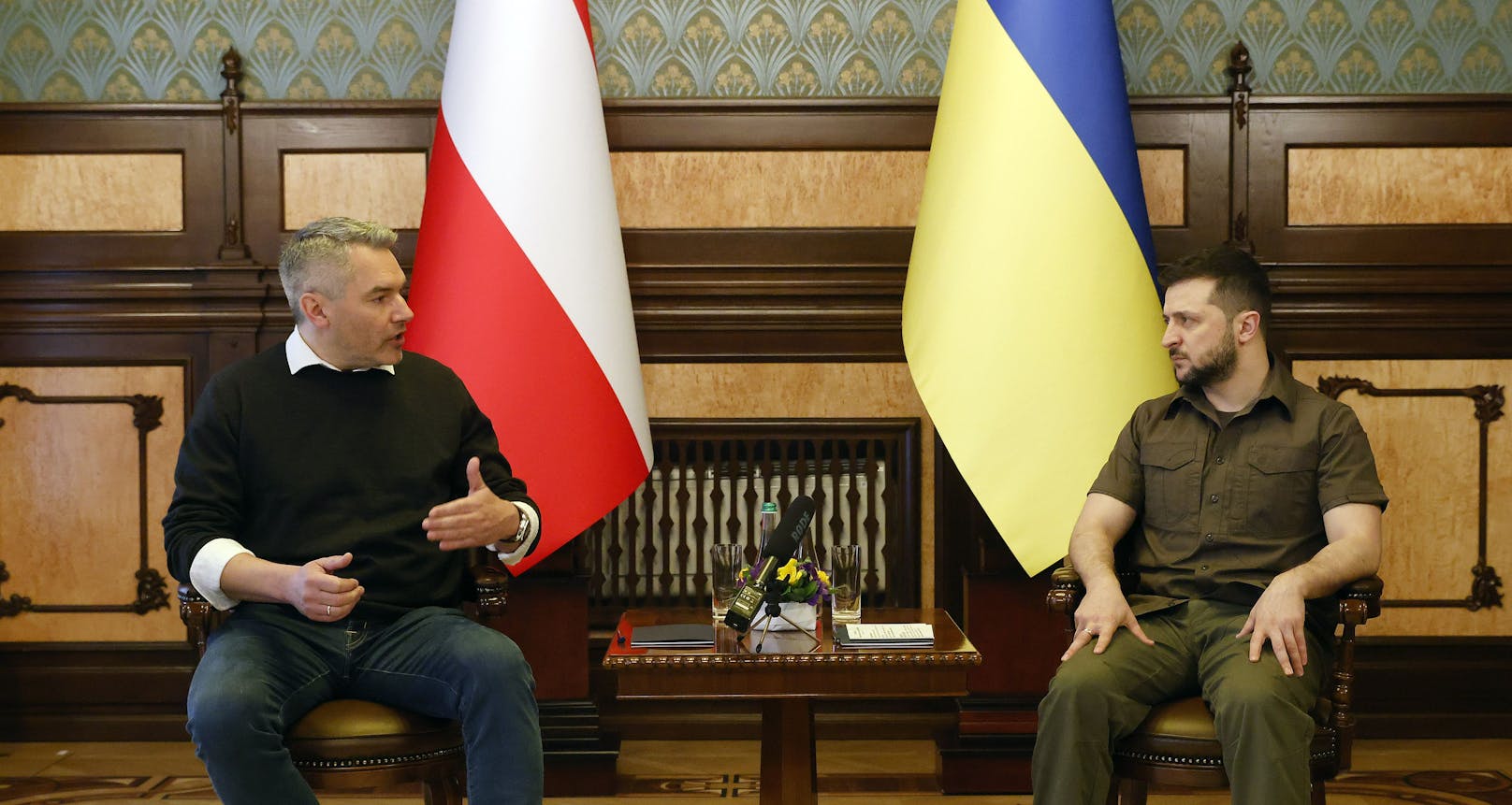 Bundeskanzler Karl Nehammer ist am Samstag zu einem "Solidaritätsbesuch" in der Ukraine eingetroffen.