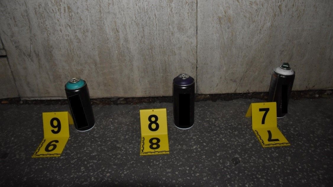 Die Polizei konnte bei den vier Tatverdächtigen Graffiti-Utensilien sicherstellen.