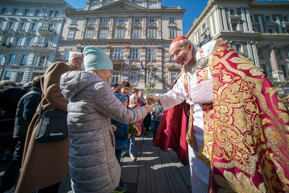 Kardinal Christoph Schönborn segnete am Palmsonntag Zweige am Graben – zum ersten Mal seit Beginn der Corona-Pandemie.